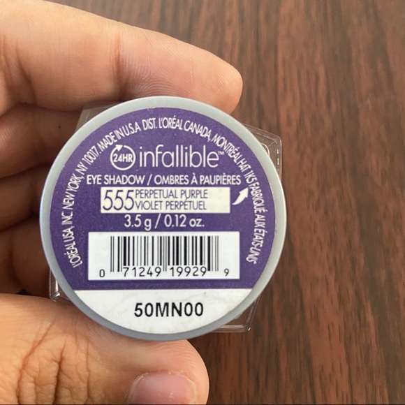 Loreal Paris 24 hr Eye Shadow 555Perpetual Purple - Picture 3 of 3